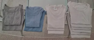 13 camisetas de interior. Talla de 2 a 6 años.