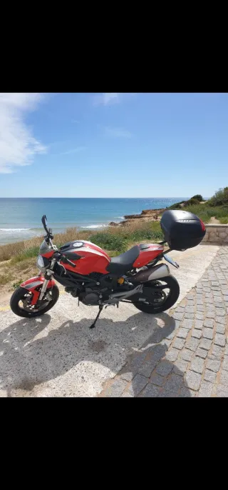 Ducati monster 696 año 2010 28000km