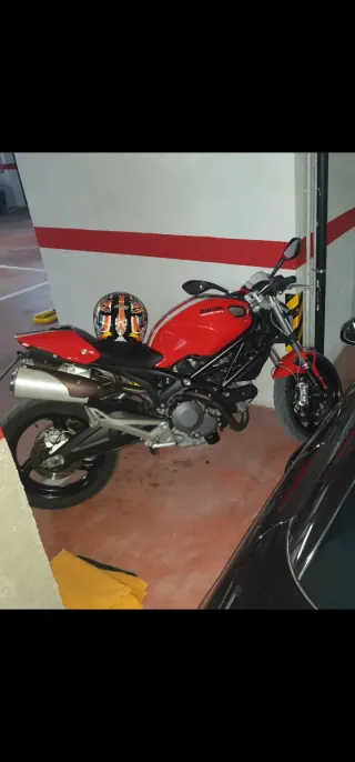 Ducati monster 696 año 2010 28000km