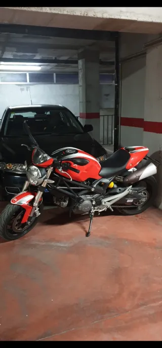 Ducati monster 696 año 2010 28000km