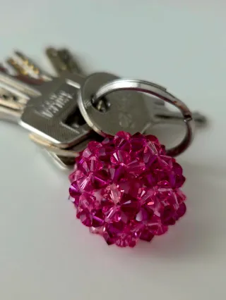 Llavero hecho a mano con abalorios