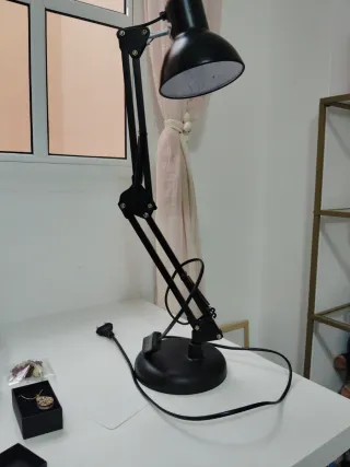 Flexo de mesa negro articulado