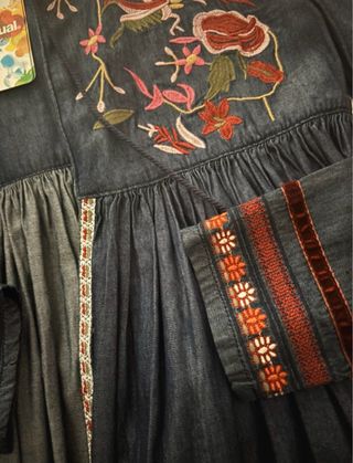 Chaqueta Desigual bordada azul