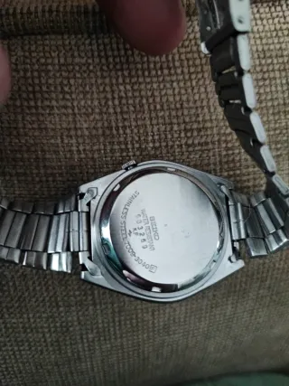 Reloj Seiko 5 Automático Negro y Dorado