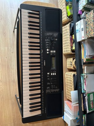 Teclado Yamaha PSR-E373