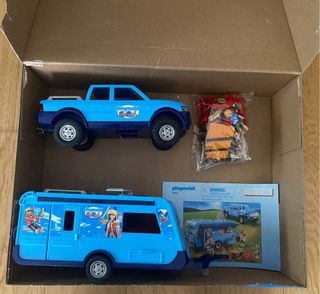 Playmobil Family Fun Autocaravana y Coche
