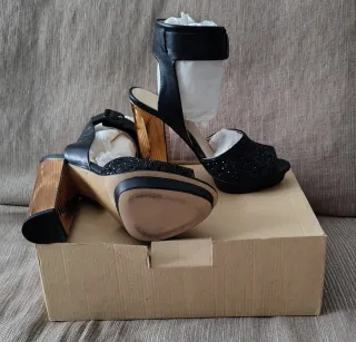 Sandalias Zara Tacón Dorado Glitter Negro