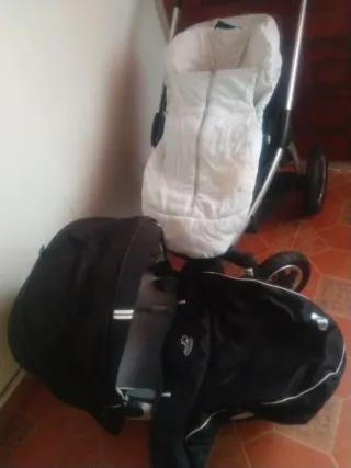 Carro con su cuna  de bebé fuerte y nuevo