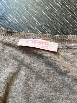 Cardigan corto beige con bottoni