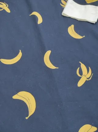 Vestido azul con estampado de plátanos