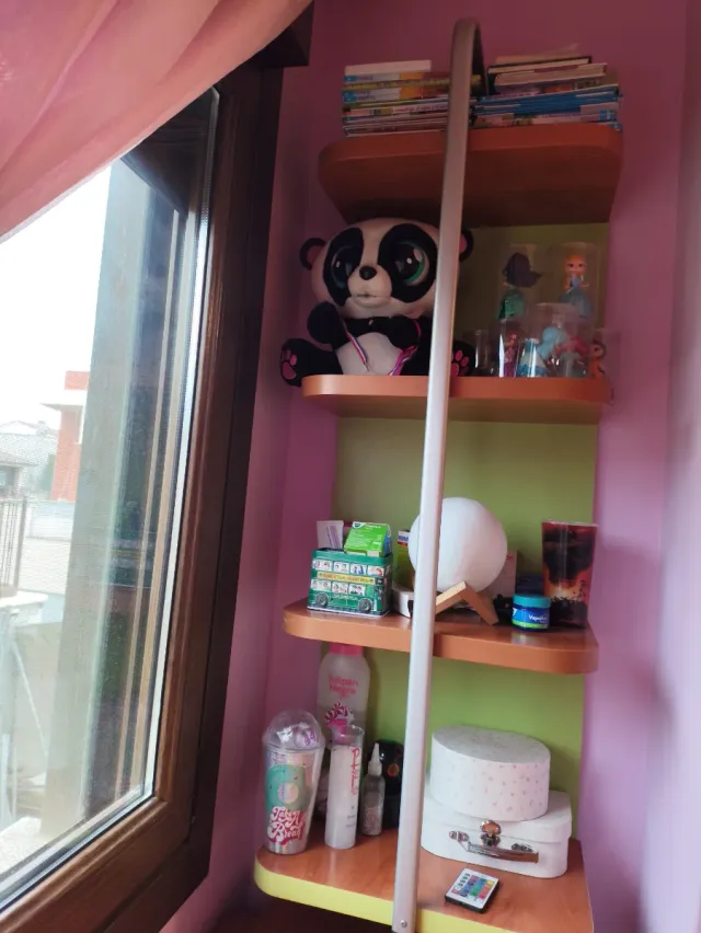 Habitación juvenil de madera.