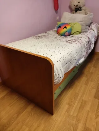 Habitación juvenil de madera.