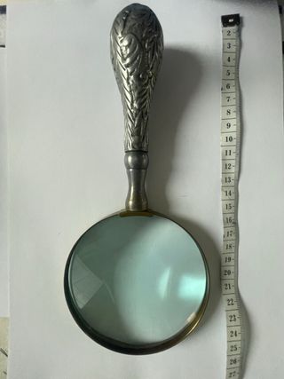 Lupa antigua metal plateado decorada