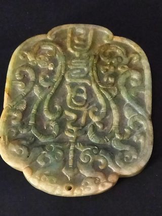 Colgante de Jade tallado