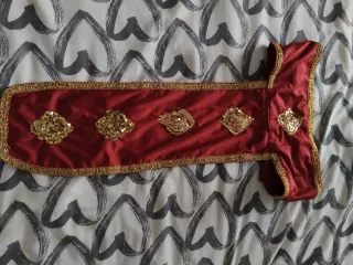 Traje Rey Mago Rojo y Dorado hecho por modista.