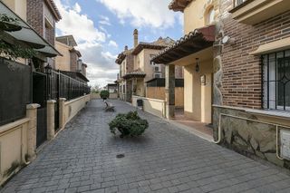 Casa pareada en venta en Gójar