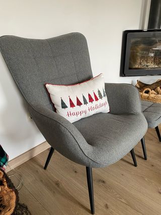 Sillón y reposapiés gris tela