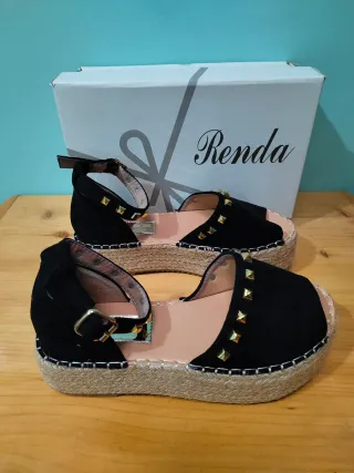 Sandalias negras esparto y tachuelas