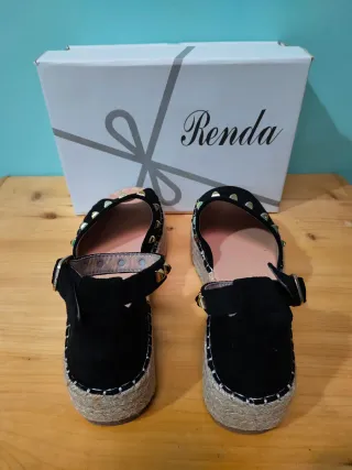 Sandalias negras esparto y tachuelas