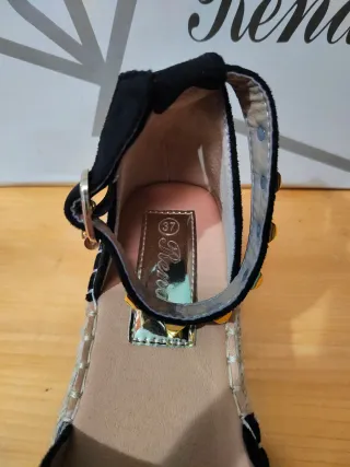 Sandalias negras esparto y tachuelas