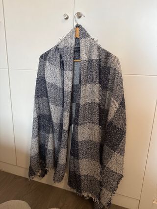 Bufanda a cuadros azul y gris