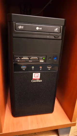 Ordenador Sobremesa Negro y Marrón