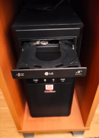 Ordenador Sobremesa Negro y Marrón