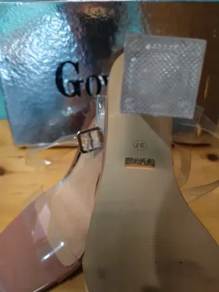 Sandalias tacón transparente rosa y plata