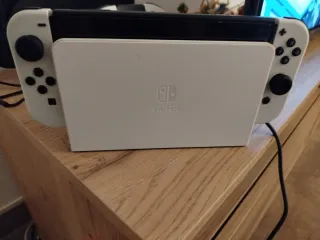 Nintendo Switch OLED con extras