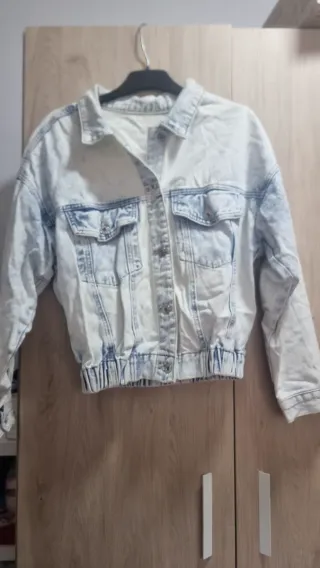 Chaqueta vaquera desgastada