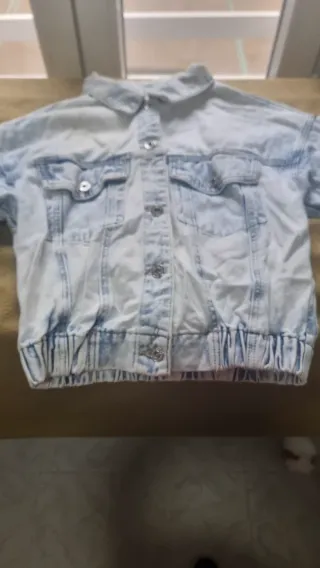 Chaqueta vaquera desgastada