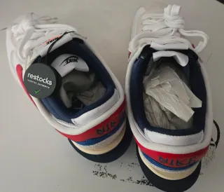 Nike Cortez Sacai Blancas y rojas.