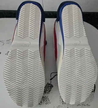 Nike Cortez Sacai Blancas y rojas.