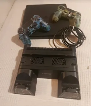 PS4 Slim + 2 mandos originales