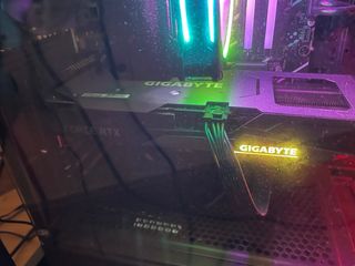 Torre PC Gaming MSI Negra y Morada