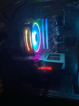 Torre PC Gaming MSI Negra y Morada