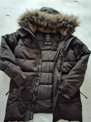 CHOLLAZO Abrigo Hollister chico talla XS