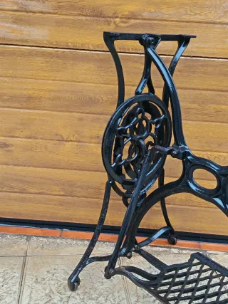 Estructura mesa antigua máquina de coser