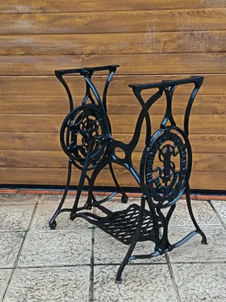 Estructura mesa antigua máquina de coser