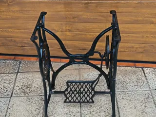 Estructura mesa antigua máquina de coser