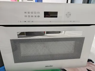 Horno Miele Blanco con vapor . Empotrable