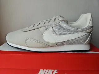 Zapatillas Nike Montreal Mujer Beige/Blanco