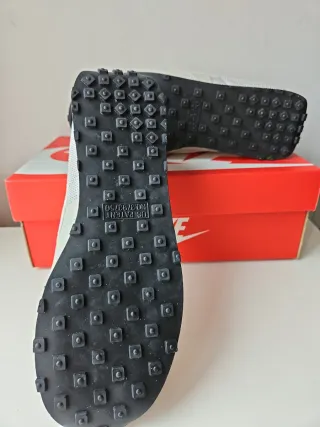 Zapatillas Nike Montreal Mujer Beige/Blanco