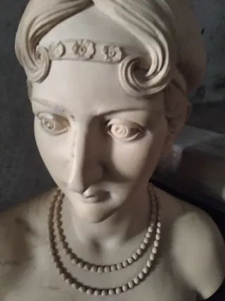 Dos figuras de decoración de marmolina