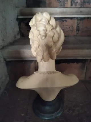 Dos figuras de decoración de marmolina