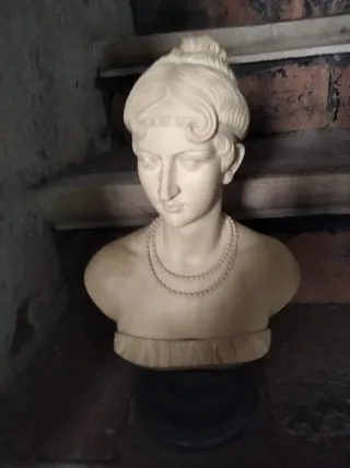 Dos figuras de decoración de marmolina