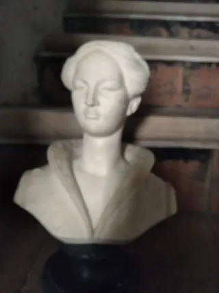 Dos figuras de decoración de marmolina