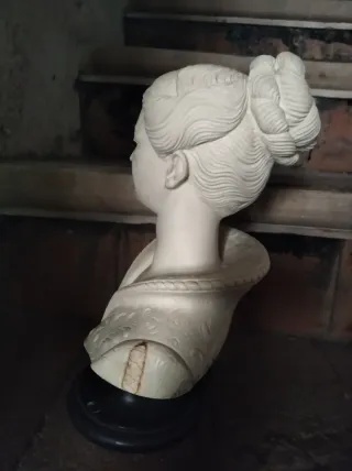 Dos figuras de decoración de marmolina