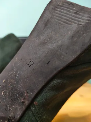 Zapatos de tacón verde ante