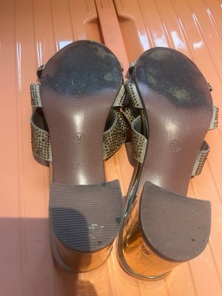 Sandalias tipo mule GINA T 38 doradas con strass